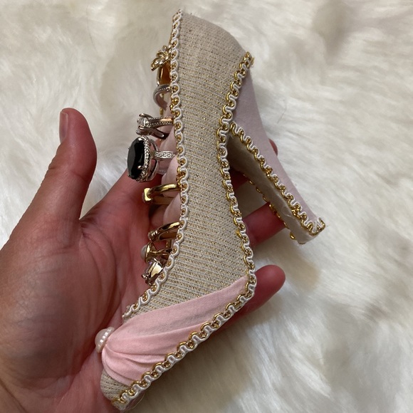 Vintage shoe ring holder! Cute gold thread detail. - Picture 4 of 5